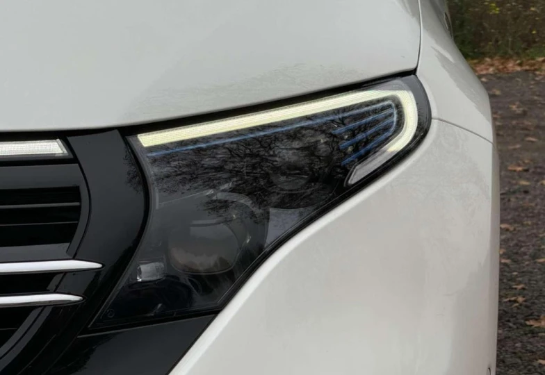 Mercedes EQC Белый
