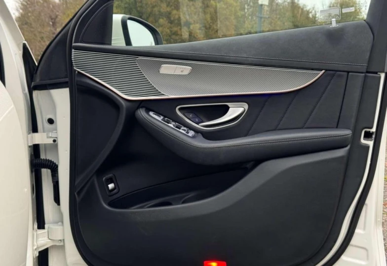 Mercedes EQC Белый