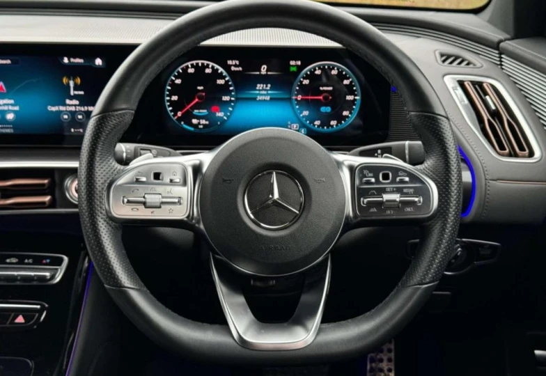 Mercedes EQC Белый