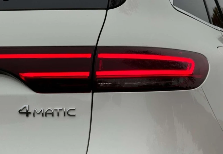 Mercedes EQC Белый