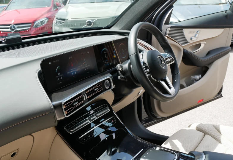Mercedes EQC Черный
