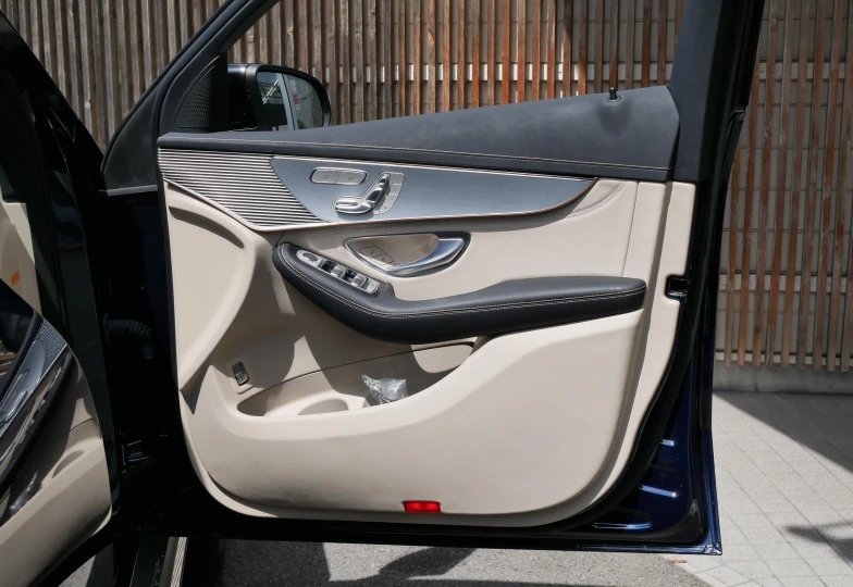 Mercedes EQC Черный