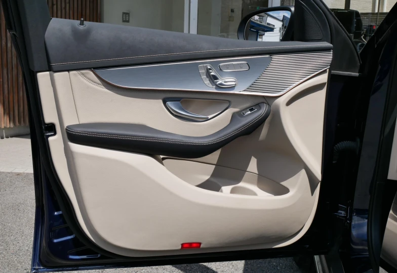 Mercedes EQC Черный