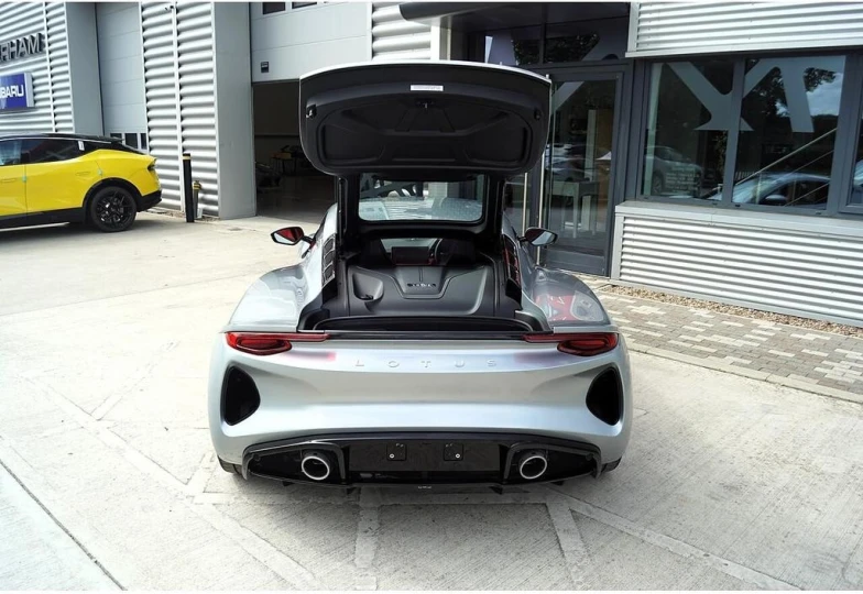 Lotus Emira Серый