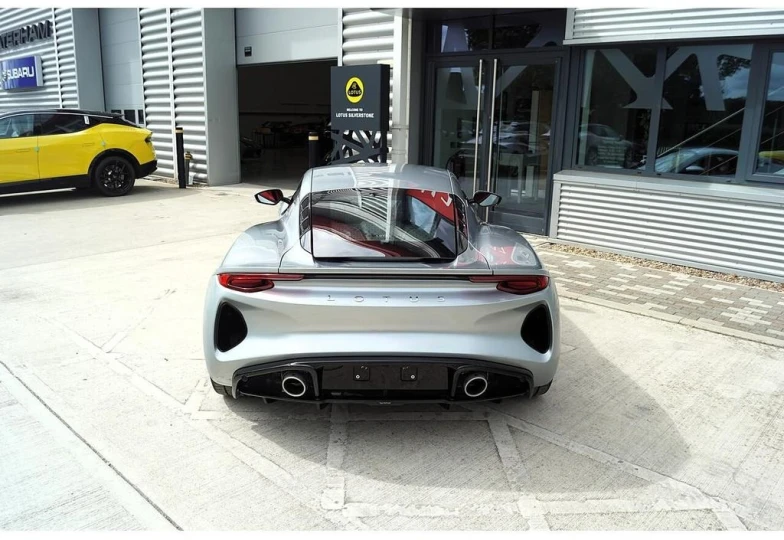 Lotus Emira Серый