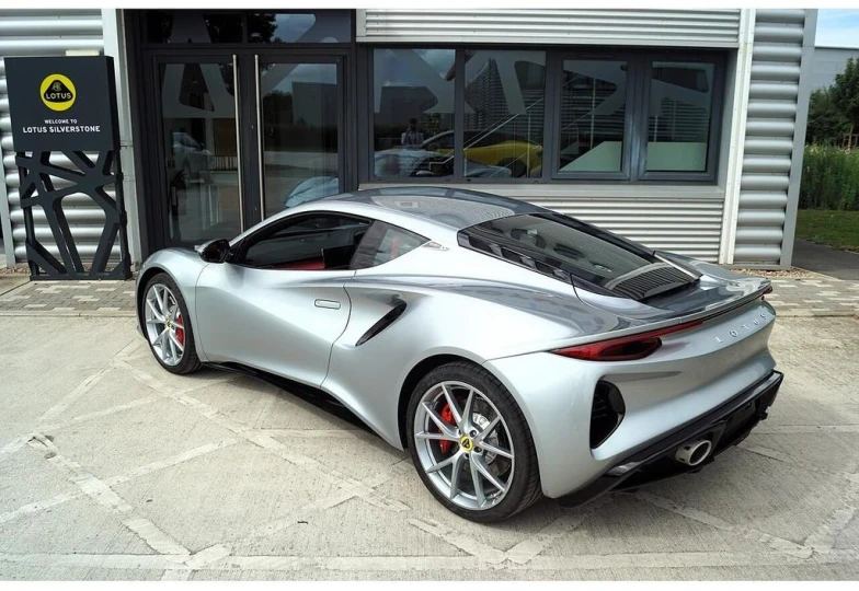 Lotus Emira Серый