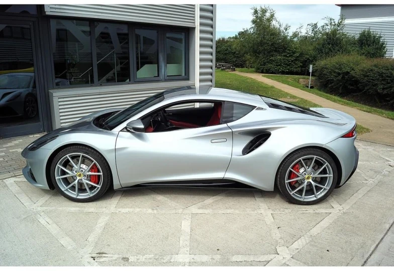 Lotus Emira Серый