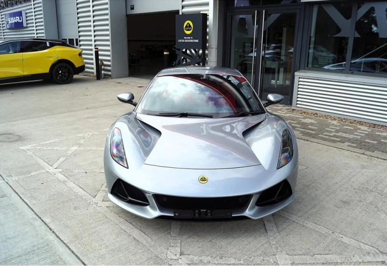 Lotus Emira Серый