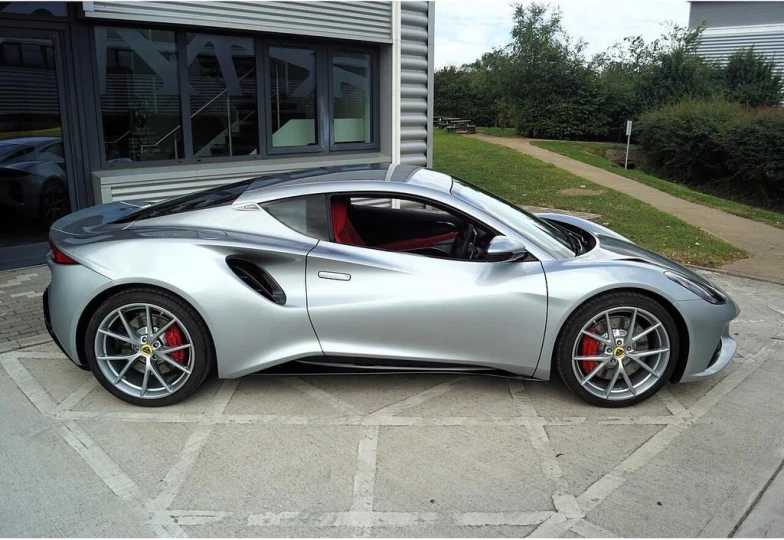 Lotus Emira Серый