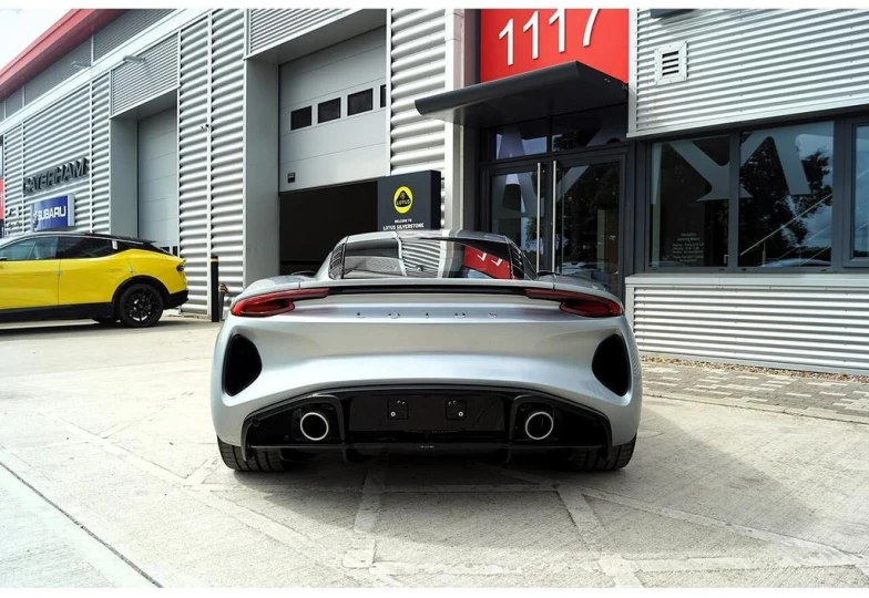 Lotus Emira Серый