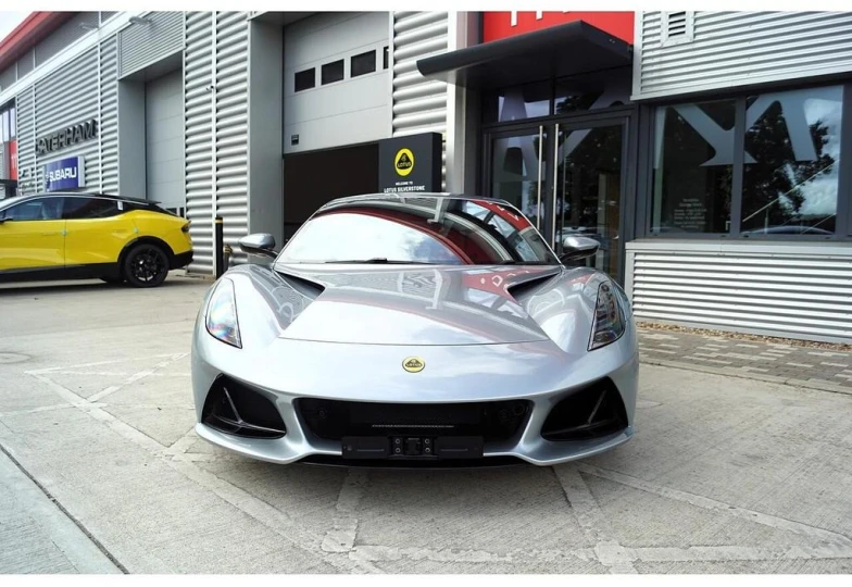 Lotus Emira Серый