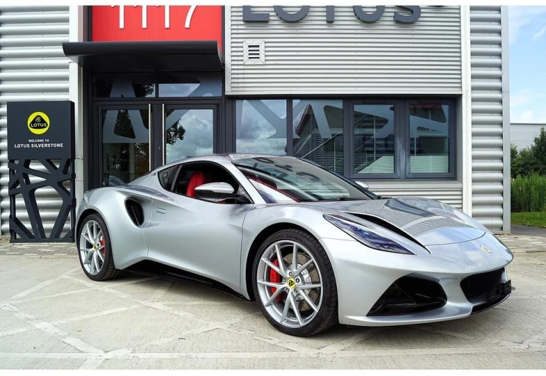 Lotus Emira Серый