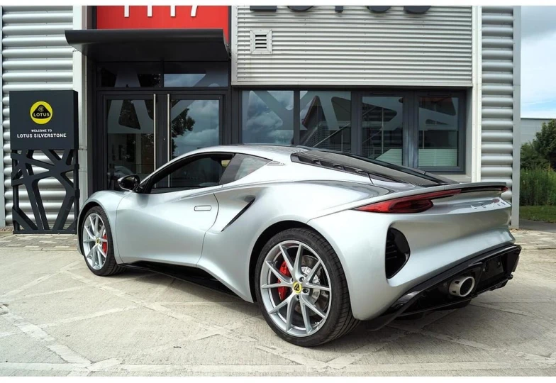 Lotus Emira Серый