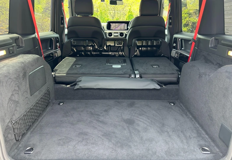 Mercedes G-class Белый