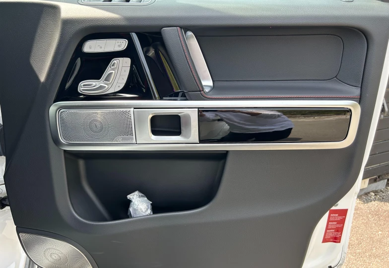 Mercedes G-class Белый