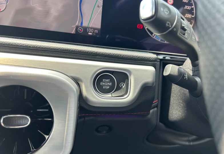 Mercedes G-class Белый