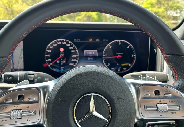Mercedes G-class Белый