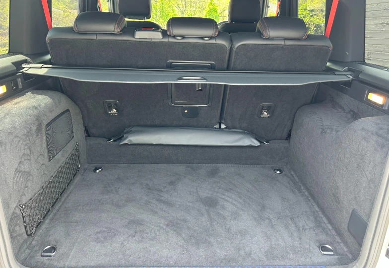 Mercedes G-class Белый