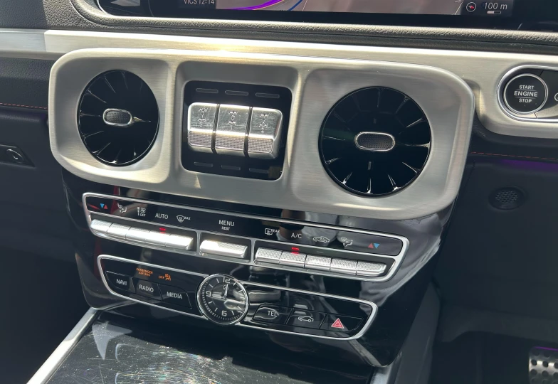 Mercedes G-class Белый
