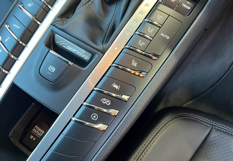 Porsche Macan Черный