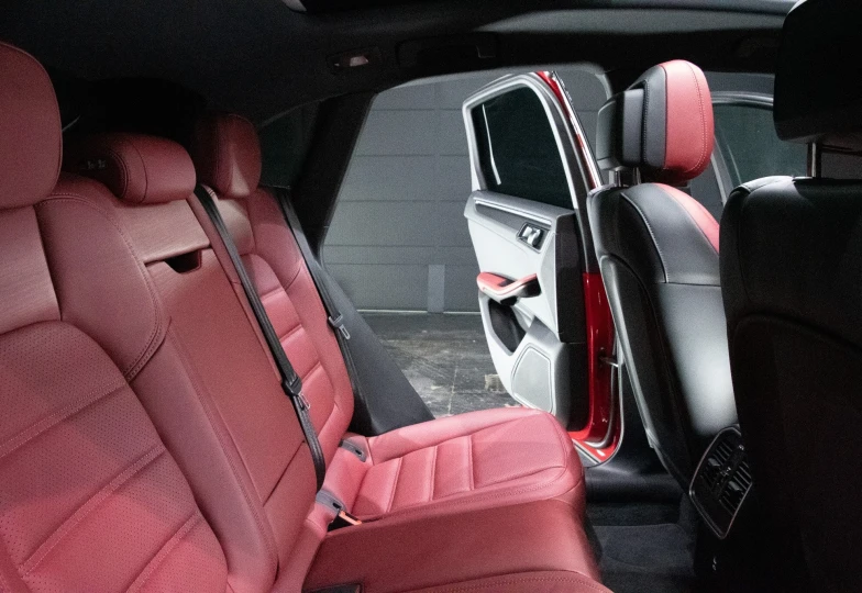 Porsche Macan Красный