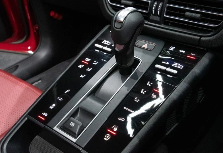 Porsche Macan Красный