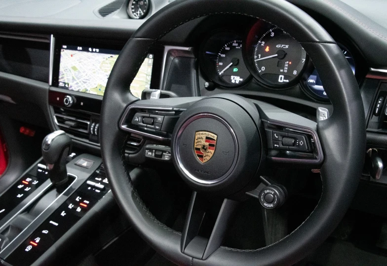 Porsche Macan Красный