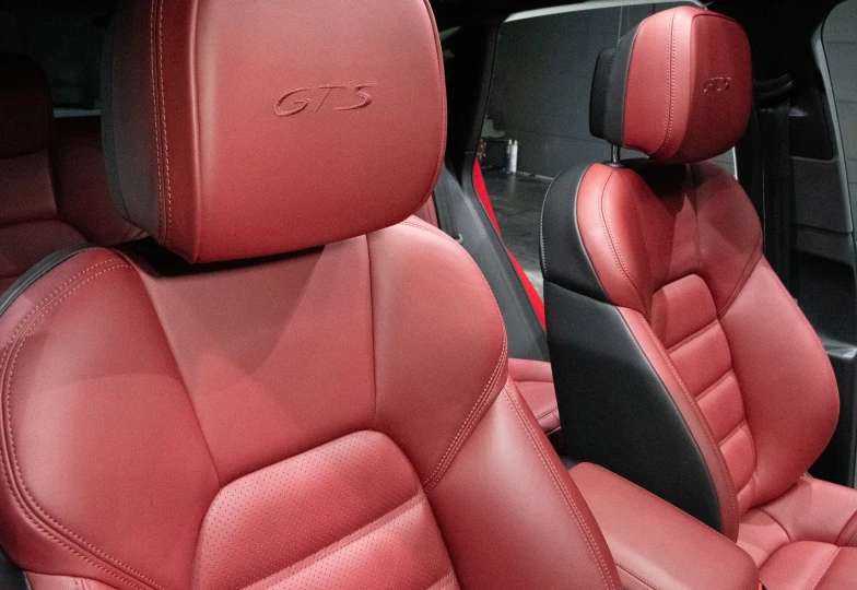 Porsche Macan Красный