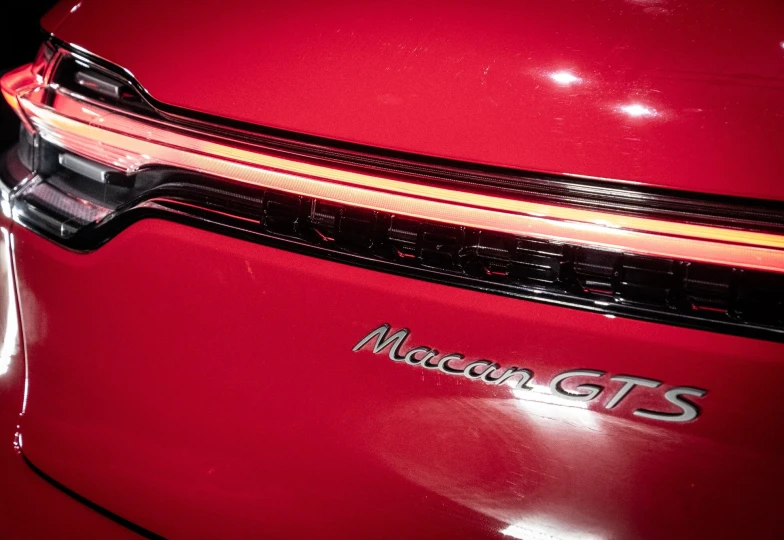 Porsche Macan Красный