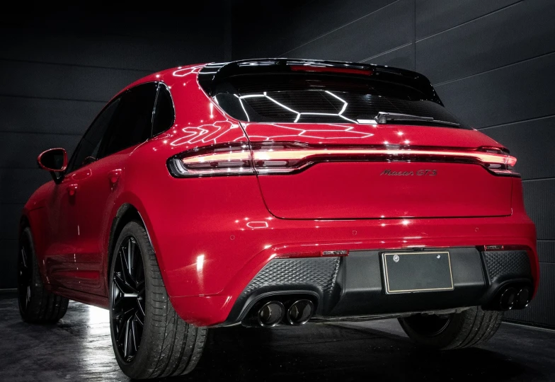 Porsche Macan Красный