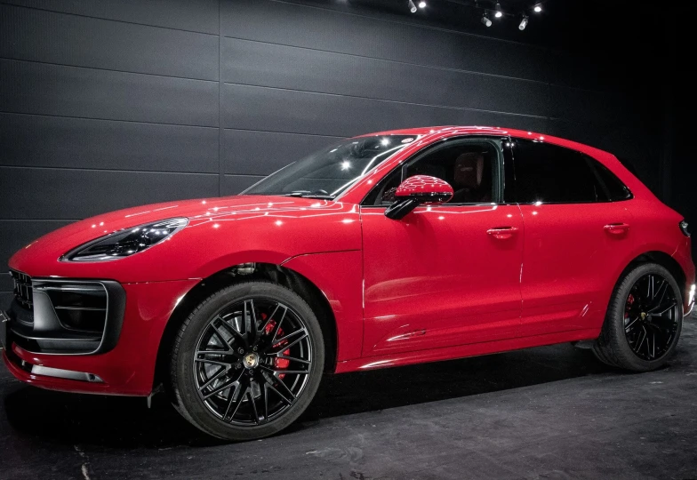 Porsche Macan Красный
