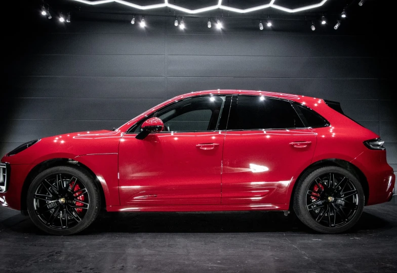 Porsche Macan Красный