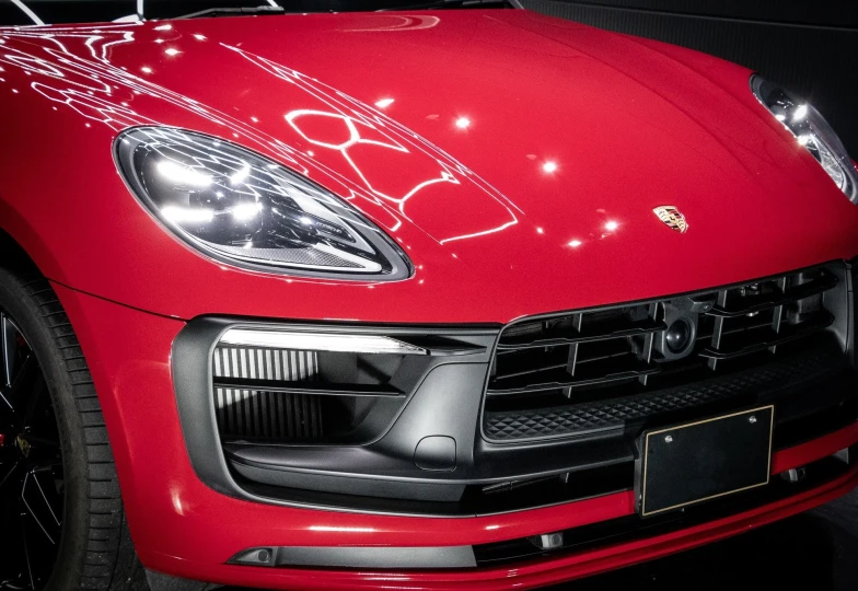Porsche Macan Красный