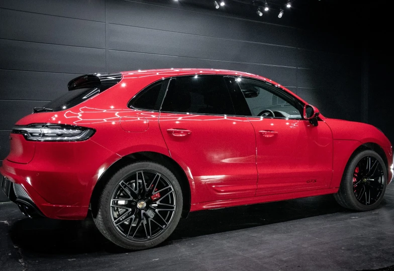 Porsche Macan Красный