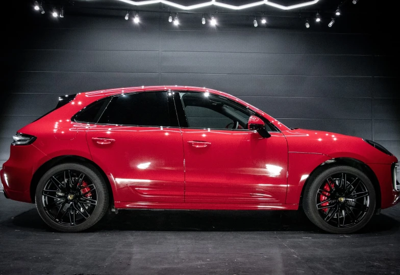 Porsche Macan Красный