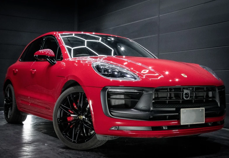 Porsche Macan Красный
