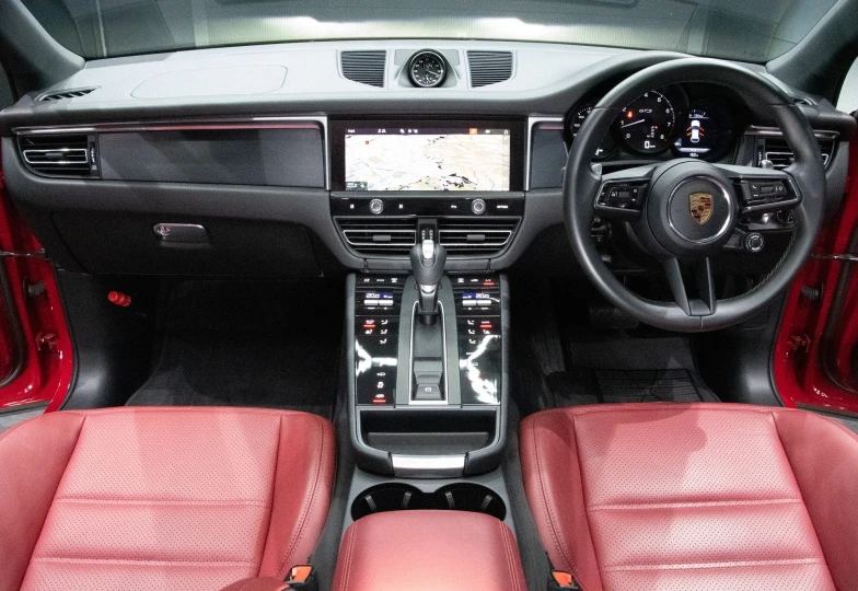 Porsche Macan Красный