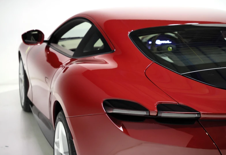 Ferrari Roma Красный
