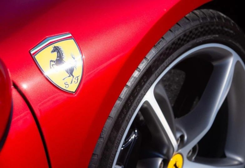 Ferrari 296 GTS Красный