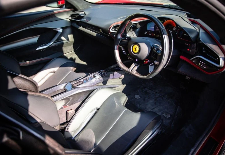 Ferrari 296 GTS Красный