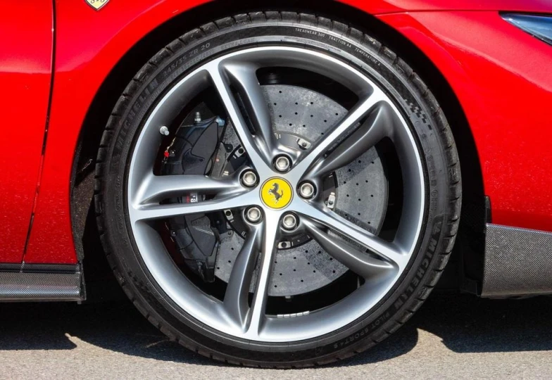 Ferrari 296 GTS Красный