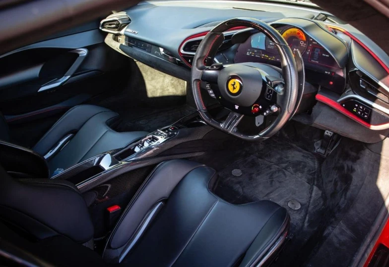 Ferrari 296 GTS Красный