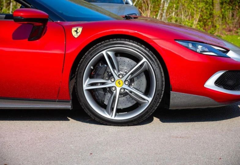 Ferrari 296 GTS Красный