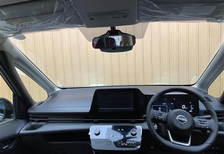 Nissan Serena Черный
