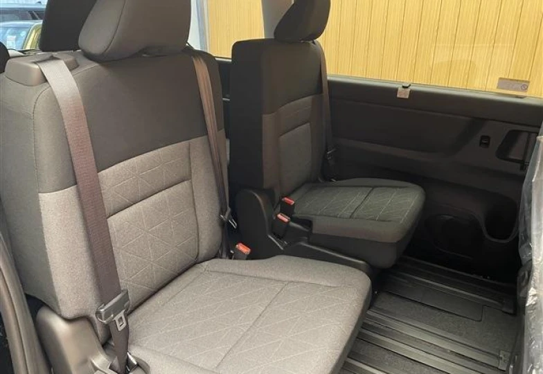 Nissan Serena Черный