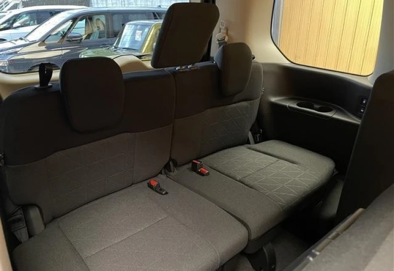 Nissan Serena Черный
