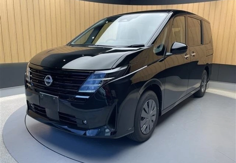Nissan Serena Черный