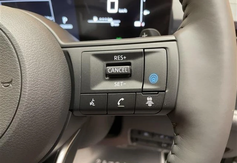 Nissan Serena Черный