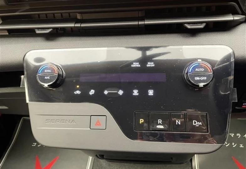 Nissan Serena Черный
