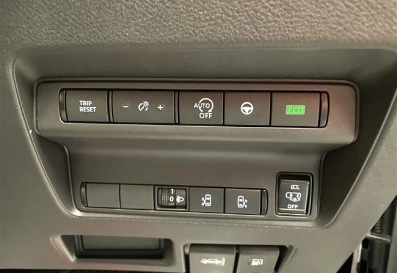 Nissan Serena Черный
